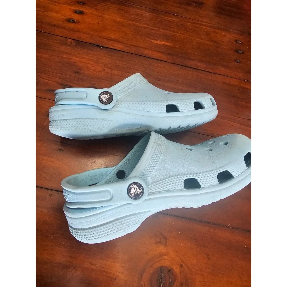 Crocs Classic Clogs Light Blue Junior Size‎ J2 Slip On Water Shoes Sandals
